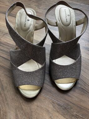 Bandolino Women's Metallic Gold Slingback Heels